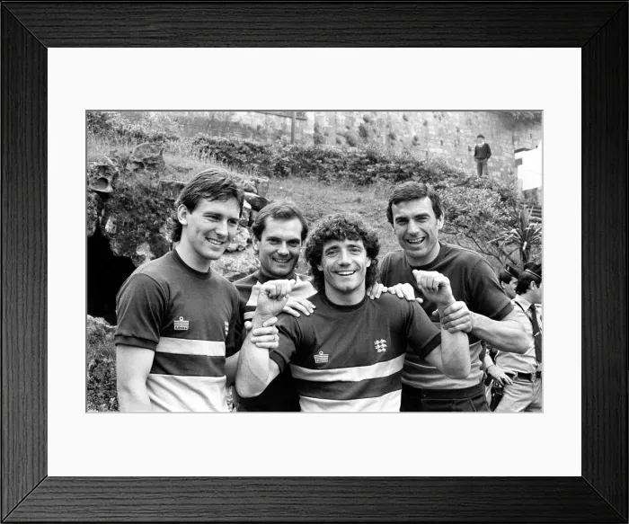 Framed Print : England footballers left to right: Bryan Robson, Ray Wilkins Framed Print : England footballers left to right: Bryan Robson, Ray Wilkins