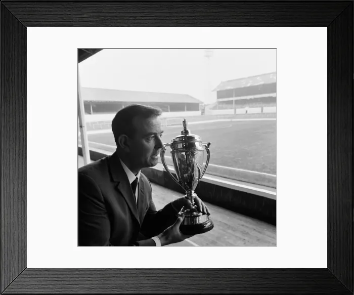 Framed Print : Spurs coach Pat Welton, 4th February 1971. Pictured with Youth