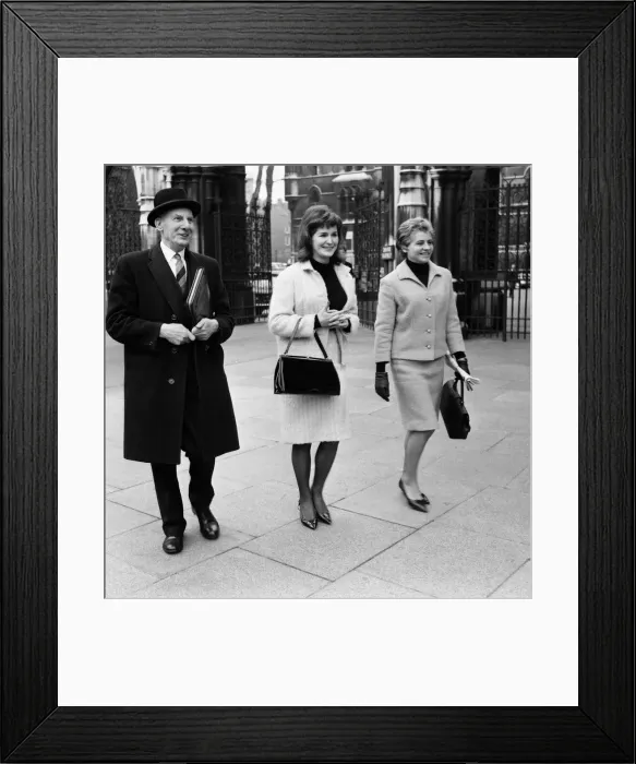 Framed Print : Actress Eileen Fox a. k. a. Kerry Marsh pictured outside Law Courts in London after Framed Print : Actress Eileen Fox a. k. a. Kerry Marsh pictured outside Law Courts in London after