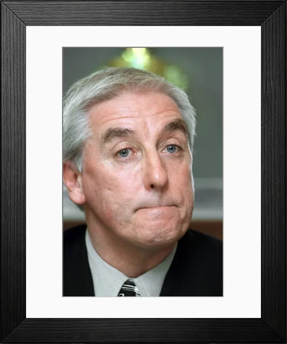 Framed Print : Roy Evans press conference to announce that he is retiring as Liverpool manager Framed Print : Roy Evans press conference to announce that he is retiring as Liverpool manager
