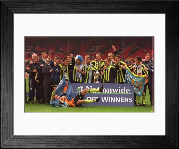 Framed Print : Nickky Weaver Manchester City goalkeeper celebrate after winning promotion after