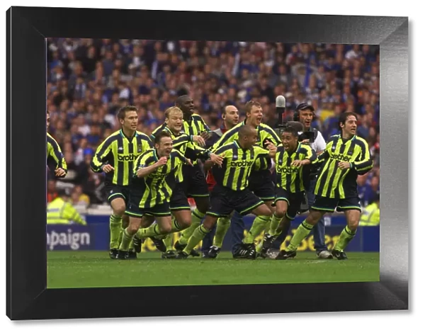 Manchester City team May 1999 celebrate after winning 4-3 on penalties Division