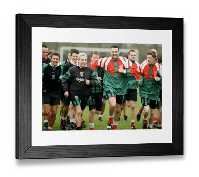 Framed Print : Roy Evans New Liverpool manager takes his first training session after being appointed