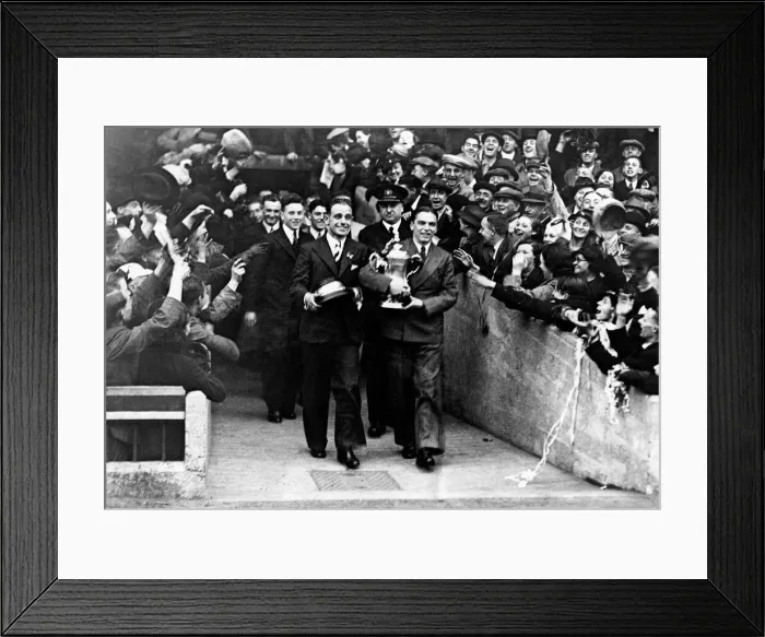 Framed Print : Sunderland Associated Football Club - Sunderland win the 1937 FA Cup - Horation Carter Framed Print : Sunderland Associated Football Club - Sunderland win the 1937 FA Cup - Horation Carter