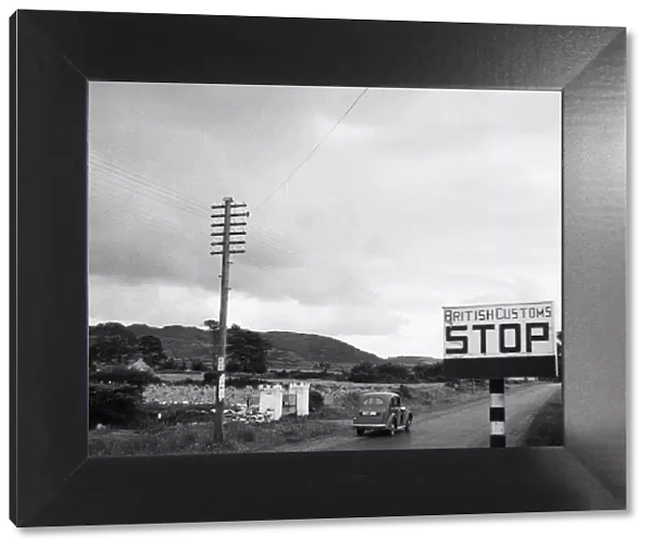 A car crossing crossing over the border into Northern Ireland from the Republic of