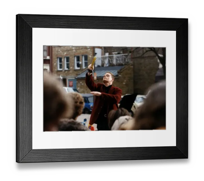 Framed Print : Lazio and England footballer Paul Gascoigne filming a Brut advertisement
