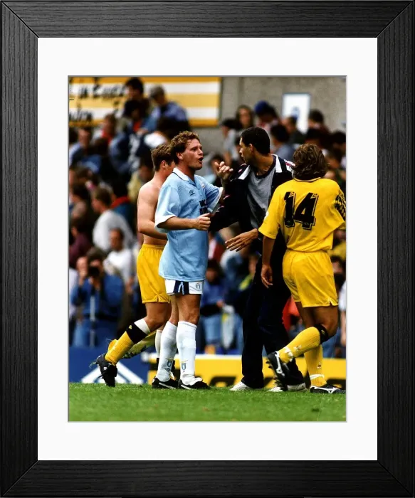 Framed Print : Paul Gascoigne of Italian club side Lazio shouting abuse at a fan on the pitch following