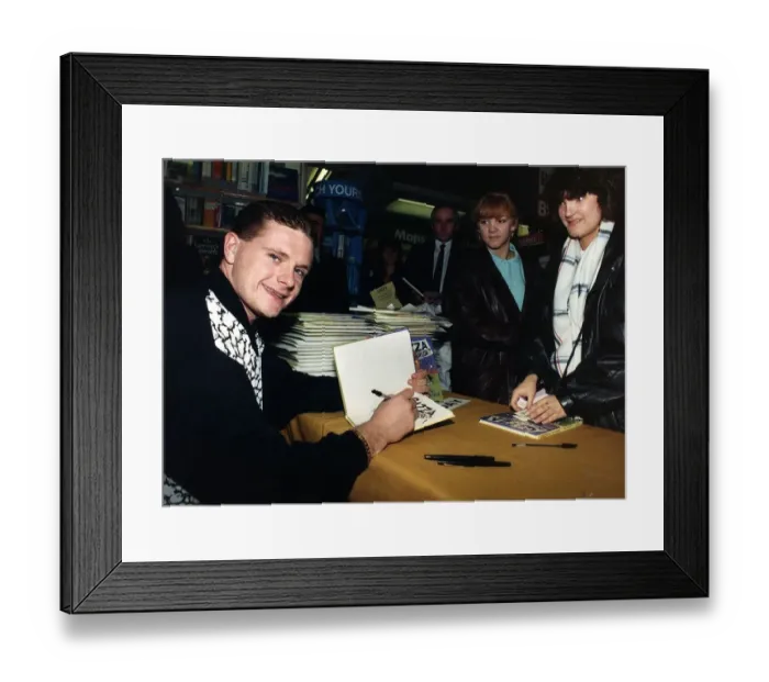 Framed Print : Tottenham and England footballer Paul Gascoigne signing copies of his book Framed Print : Tottenham and England footballer Paul Gascoigne signing copies of his book