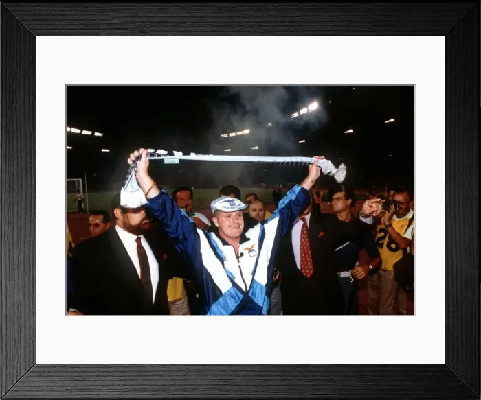 Framed Print : Lazio footballer Paul Gascoigne greets supporters at the Stadio Olimpico in Rome as he Framed Print : Lazio footballer Paul Gascoigne greets supporters at the Stadio Olimpico in Rome as he