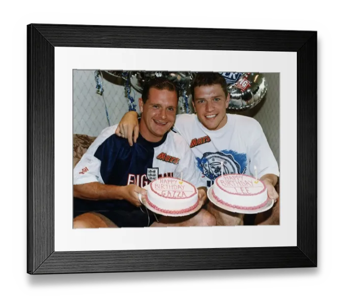 Framed Print : Footballers Lee Sharpe and Paul Gascoigne with their birthday Cakes as they celebrated Framed Print : Footballers Lee Sharpe and Paul Gascoigne with their birthday Cakes as they celebrated