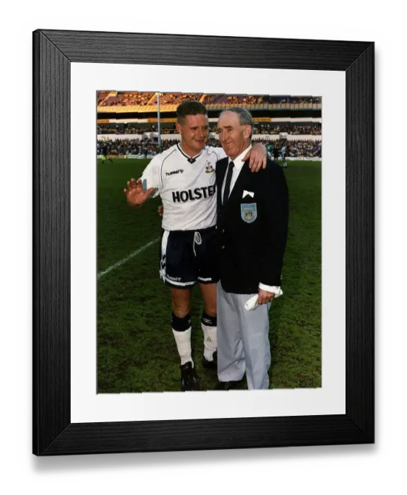 Framed Print : Tottenham footballer Paul Gascoigne with Spurs legend Danny Blanchflower at White Hart