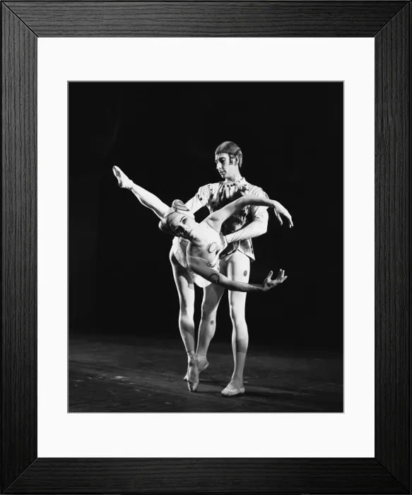 Framed Print : Ballet dancers Georgina Parkinson and Desmond Doyle rehearsing on stage at the Royal
