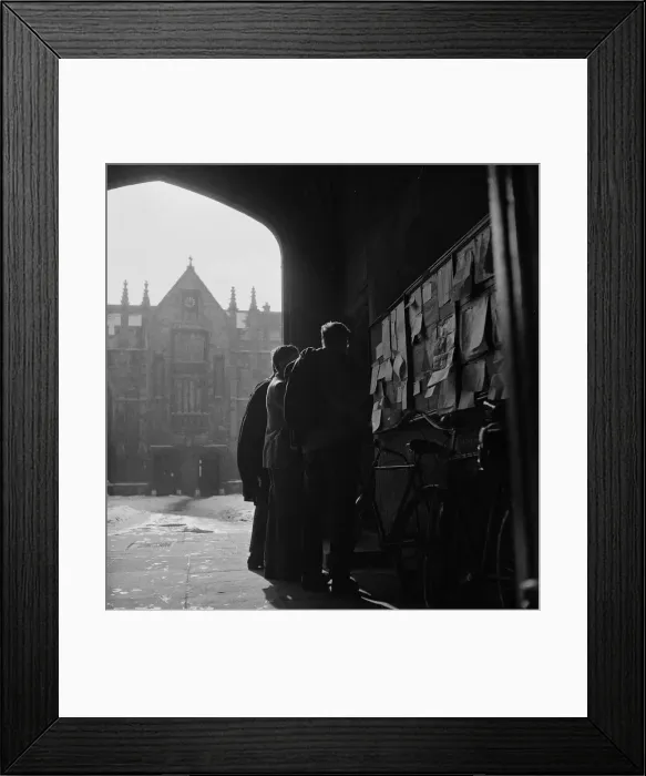 Framed Print : Students of Oxford University check for notices on the board at the porter