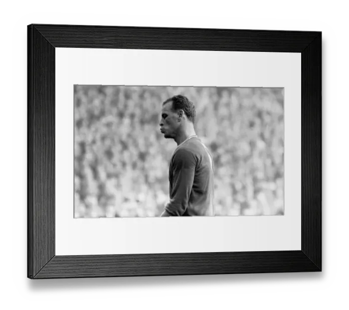 Framed Print : John Charles in action for Cardiff City against Charlton Athletic at The Valley