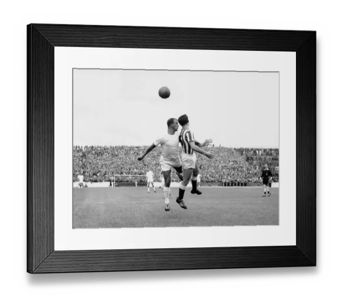 Framed Print : English League Division Two match at Elland Road. Leeds United 1 v Sunderland 0