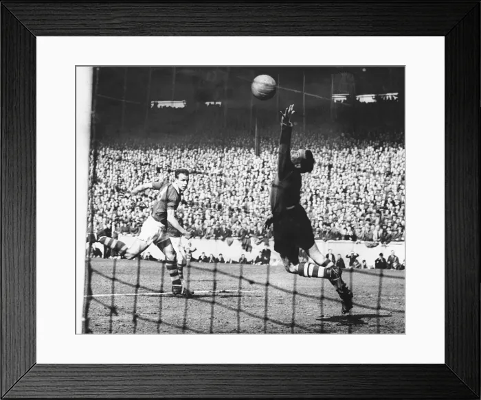 Framed Print : English League Division Two match at Elland Road. Leeds United 2 v Bristol Rovers 1 Framed Print : English League Division Two match at Elland Road. Leeds United 2 v Bristol Rovers 1