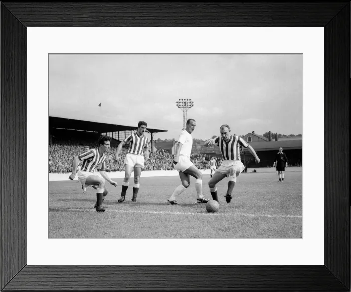Framed Print : English League Division Two match at Elland Road. Leeds United 1 v Sunderland 0 Framed Print : English League Division Two match at Elland Road. Leeds United 1 v Sunderland 0