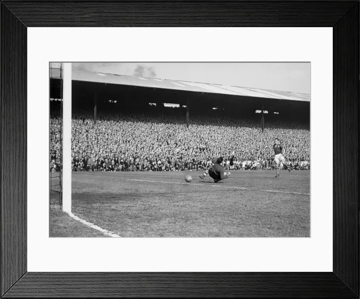 Framed Print : English League Division Two match at Elland Road. Leeds United 2 v Bristol Rovers 1 Framed Print : English League Division Two match at Elland Road. Leeds United 2 v Bristol Rovers 1