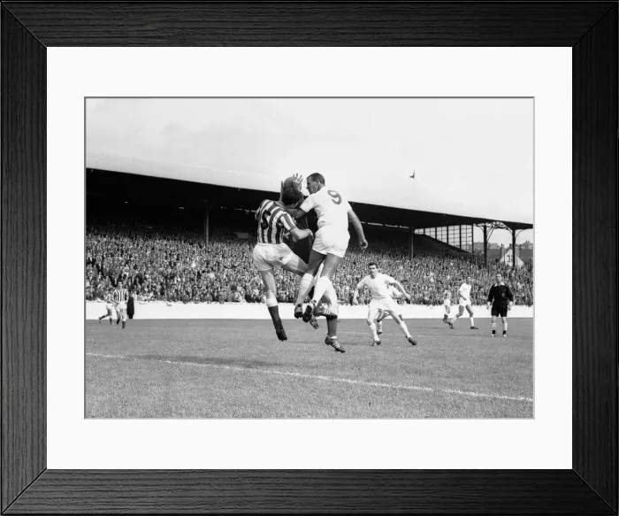 Framed Print : English League Division Two match at Elland Road. Leeds United 1 v Sunderland 0