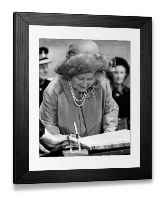 Framed Print : Queen Elizabeth the Queen Mother North East Visits Queen Elizabeth