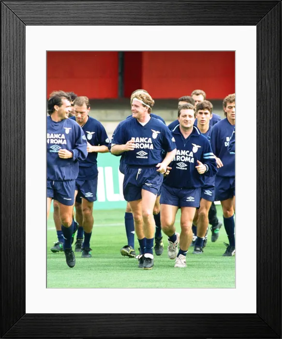 Framed Print : Lazio footballer Paul Gascoigne during a training session with teammates ahead of Framed Print : Lazio footballer Paul Gascoigne during a training session with teammates ahead of