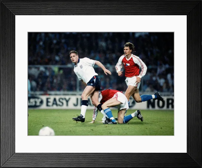 Framed Print : International Friendly match at Wembley Stadium. England 4 v Czechoslovakia 2