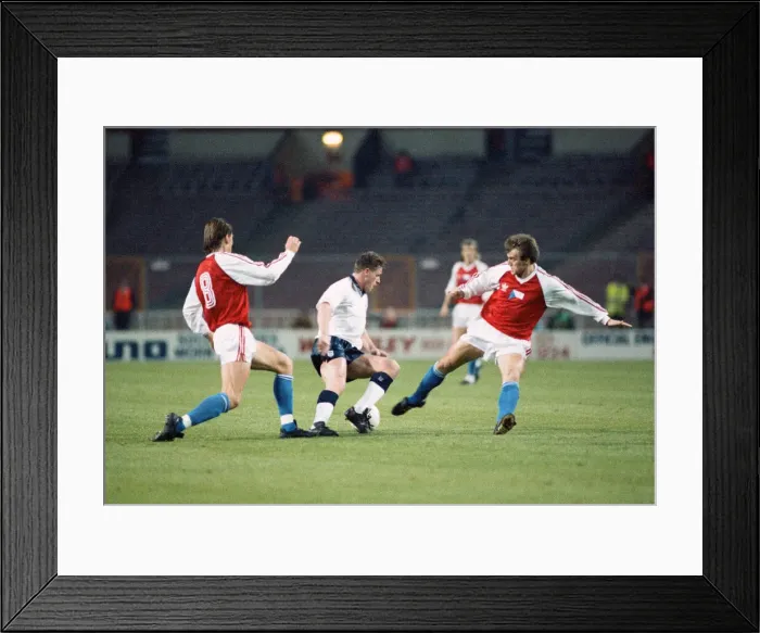 Framed Print : International Friendly match at Wembley Stadium. England 4 v Czechoslovakia 2
