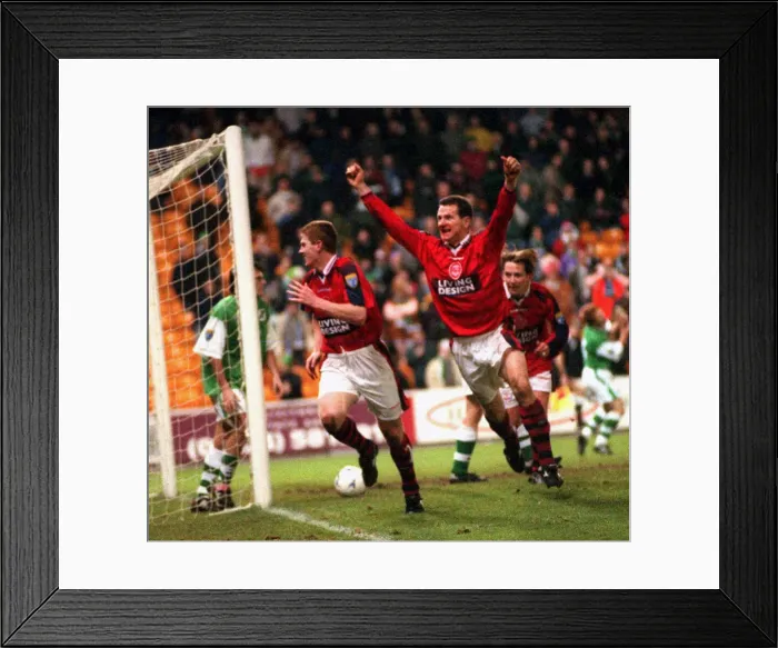 Framed Print : Aberdeen v Hibernian Scottish Premier match at Pittodrie Stadium 28th December 1996 Framed Print : Aberdeen v Hibernian Scottish Premier match at Pittodrie Stadium 28th December 1996