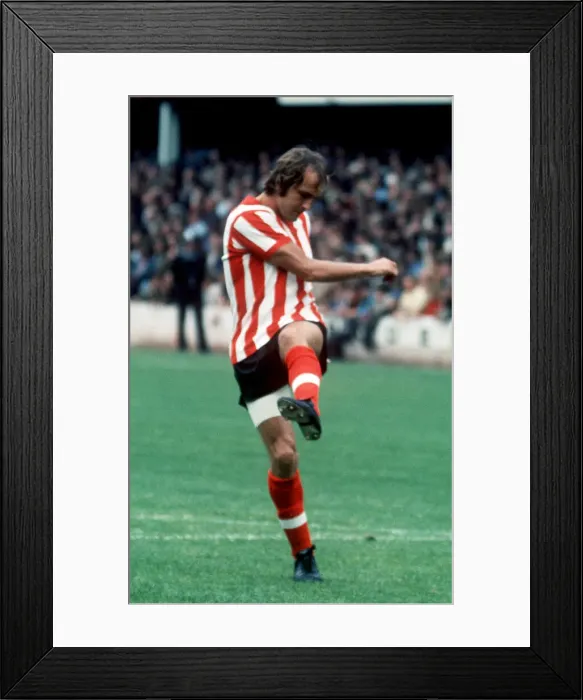 Framed Print : Southampton v Wolverhampton league match at The Dell. Ron Davies