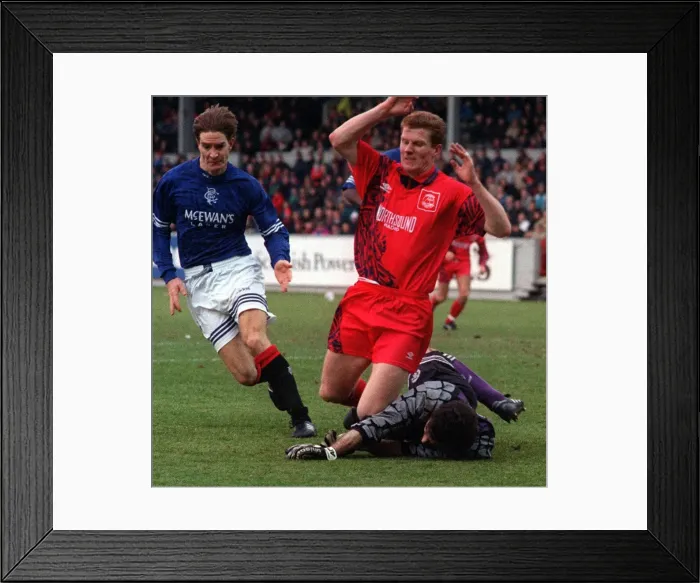 Framed Print : Aberdeen v Rangers Scottish Premier match at Pittodrie Stadium 12th February 1995 Framed Print : Aberdeen v Rangers Scottish Premier match at Pittodrie Stadium 12th February 1995