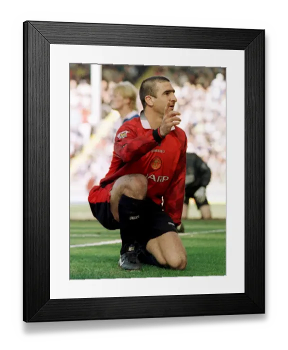 Framed Print : Eric Cantona of Manchester United celebrates his goal against Blackburn Rovers at Ewood