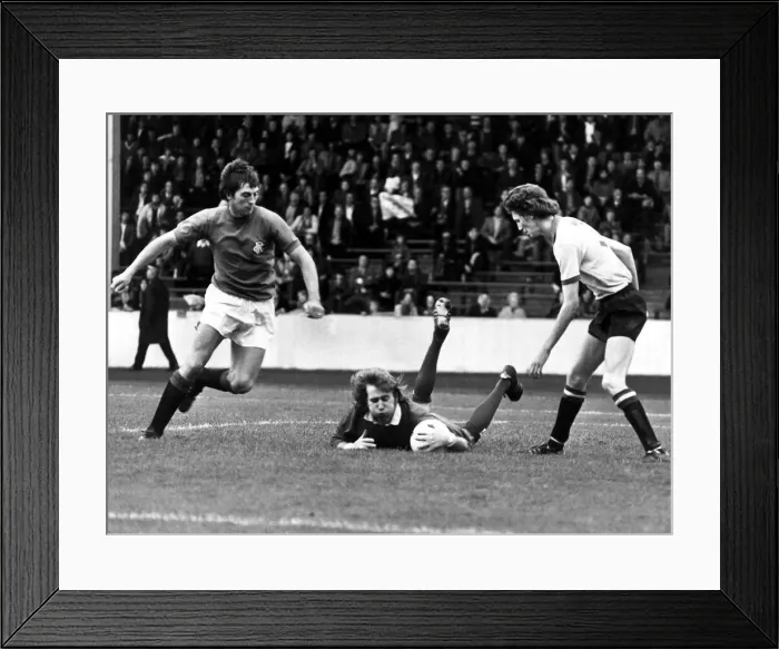 Framed Print : Partick Thistle goalkeeper Alan Rough who defies the Ibrox men this time with a daring Framed Print : Partick Thistle goalkeeper Alan Rough who defies the Ibrox men this time with a daring