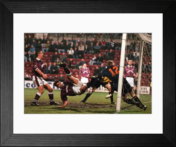 Framed Print : Hearts v Aberdeen Scottish Premier match at Tynecastle 11th December 1996 Framed Print : Hearts v Aberdeen Scottish Premier match at Tynecastle 11th December 1996
