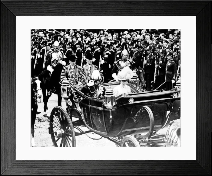 Framed Print : Procession through London for the Coronation of George V and Queen Mary Framed Print : Procession through London for the Coronation of George V and Queen Mary