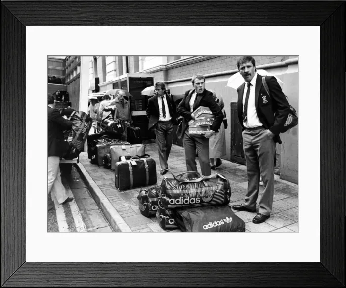 Framed Print : Rugby World Cup 1987. Paul Thorburn is flanked by Kevin Hopkins (left Framed Print : Rugby World Cup 1987. Paul Thorburn is flanked by Kevin Hopkins (left