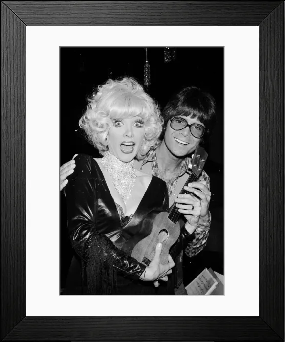 Framed Print : Cliff Richard with cabaret star Jacqueline Jones as Mariliyn Monroe Framed Print : Cliff Richard with cabaret star Jacqueline Jones as Mariliyn Monroe