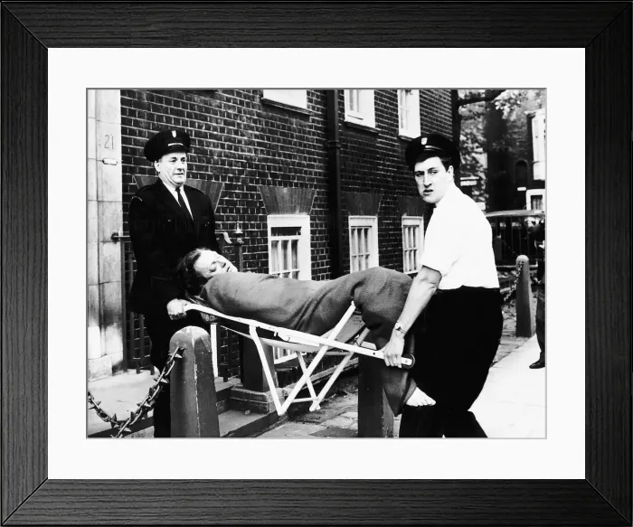 Framed Print : Society Dr Stephen Ward, on trial for procuring prostitutes Christine Keeler Framed Print : Society Dr Stephen Ward, on trial for procuring prostitutes Christine Keeler
