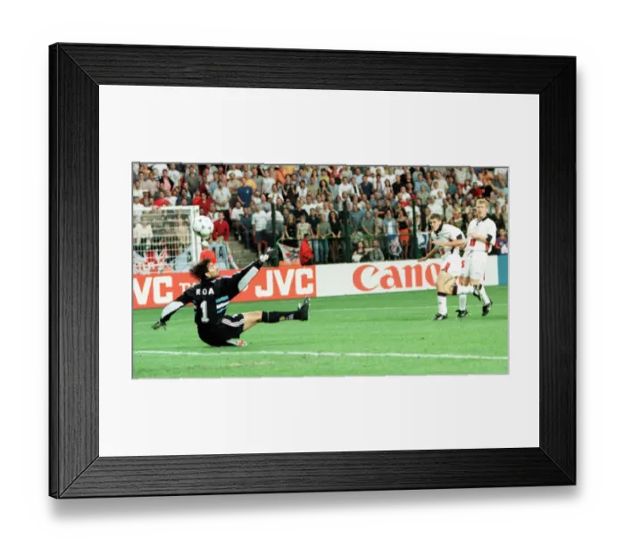 Framed Print : Argentina v England World Cup 2nd round match in St Etienne France 30th June 1998 Framed Print : Argentina v England World Cup 2nd round match in St Etienne France 30th June 1998