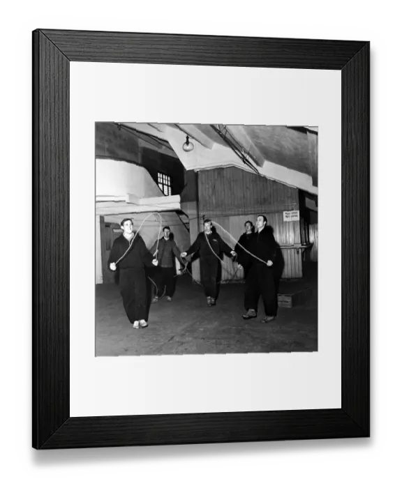 Framed Print : Denis Law training with his Huddersfield teammates before their upcoming FA Cup tie Framed Print : Denis Law training with his Huddersfield teammates before their upcoming FA Cup tie