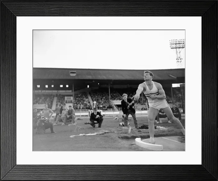 Framed Print : British Athletics Games at White City. 21 year old Arthur Rowe in action during