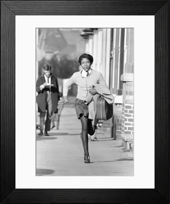 Framed Print : Schoolgirl runner Sonia Lannaman, aged 14, pictured on her way home from school in Framed Print : Schoolgirl runner Sonia Lannaman, aged 14, pictured on her way home from school in