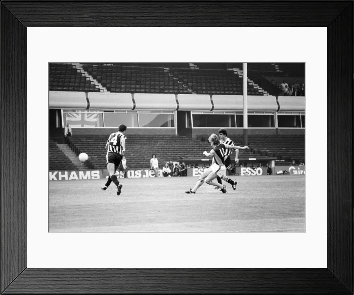 Framed Print : Aston Villa v Besiktas European Cup match at Villa Park, 15th September 1982 Framed Print : Aston Villa v Besiktas European Cup match at Villa Park, 15th September 1982