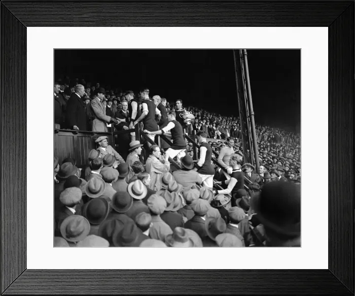 Framed Print : Aston Villa v Huddersfield Town FA Cup match at Stamford Bridge, 24th April 1920 Framed Print : Aston Villa v Huddersfield Town FA Cup match at Stamford Bridge, 24th April 1920