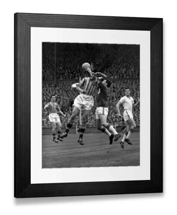 Framed Print : Aston Villa v Manchester United FA Cup Final at Wembley Stadium Framed Print : Aston Villa v Manchester United FA Cup Final at Wembley Stadium
