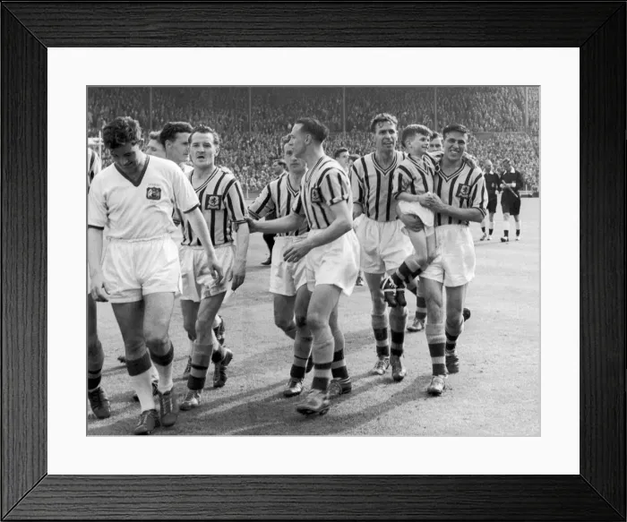 Framed Print : Aston Villa v Manchester United FA Cup Final at Wembley Stadium Framed Print : Aston Villa v Manchester United FA Cup Final at Wembley Stadium