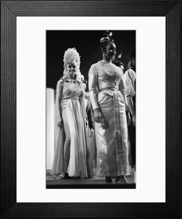 Framed Print : Miss World Competition at the Royal Albert Hall, 20th November 1970 Framed Print : Miss World Competition at the Royal Albert Hall, 20th November 1970