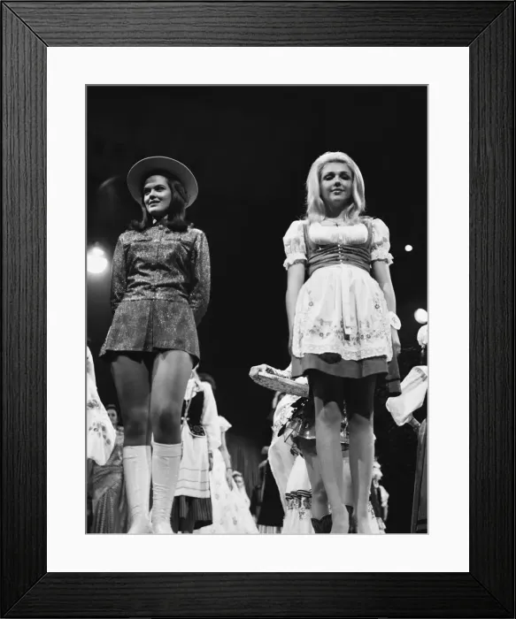 Framed Print : Miss World Competition at the Royal Albert Hall, 20th November 1970 Framed Print : Miss World Competition at the Royal Albert Hall, 20th November 1970
