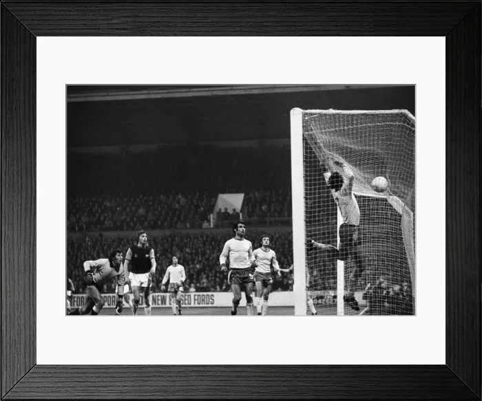 Framed Print : European Cup Winners Cup. West Ham v. Ararat Yerevan 5th November 1975 Framed Print : European Cup Winners Cup. West Ham v. Ararat Yerevan 5th November 1975
