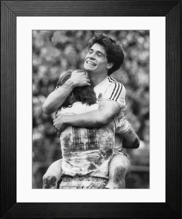 Framed Print : Chelsea v West Ham United at Stamford Bridge Tony Cottee celebrates after scoring