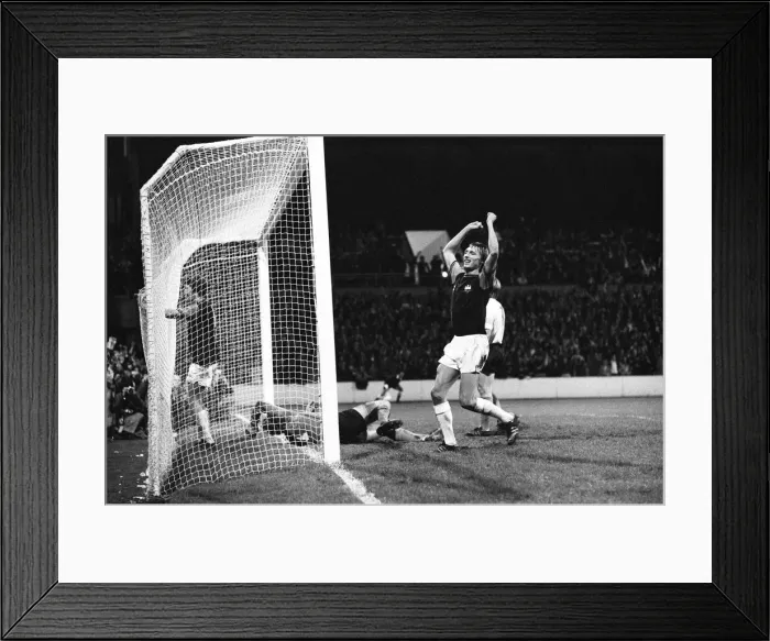 Framed Print : European Cup Winners Cup. West Ham v Reipas Lahden Pat Holland in the net after Framed Print : European Cup Winners Cup. West Ham v Reipas Lahden Pat Holland in the net after